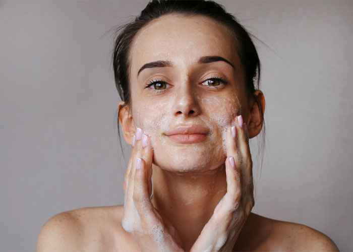 10 مدل از بهترین ژل شستشوی صورت برای انواع پوست را بشناسید