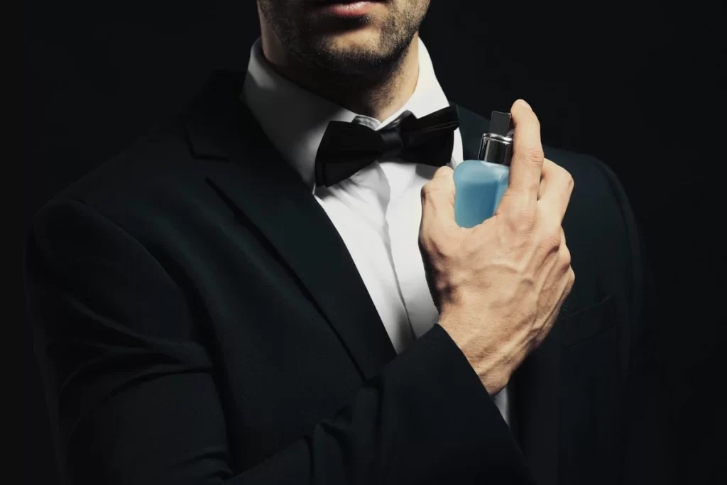 ۱۳ مورد بهترین عطر مردانه با پخش بوی عالی و بالا