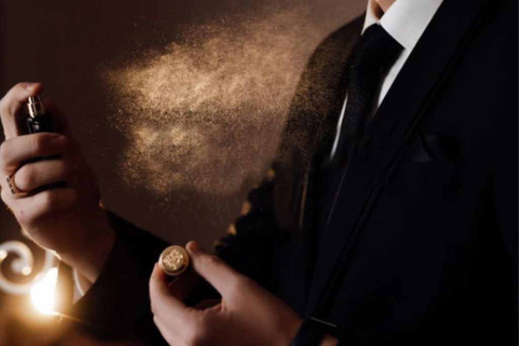 بهترین عطر مردانه برای جذب زنان چیست؟ | 10 عطر جذاب از نظر خانم‌ها