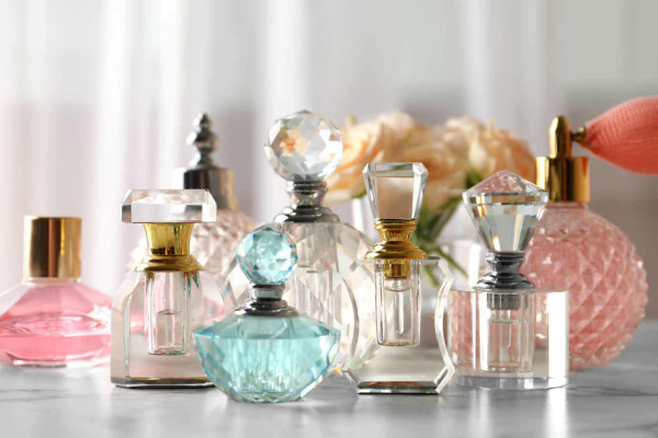 دلایل ماندگاری بالا عطر خنک زنانه چیست؟